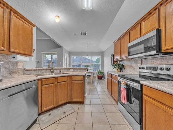 973  Mesa Vista Drive , Crowley Texas 76036