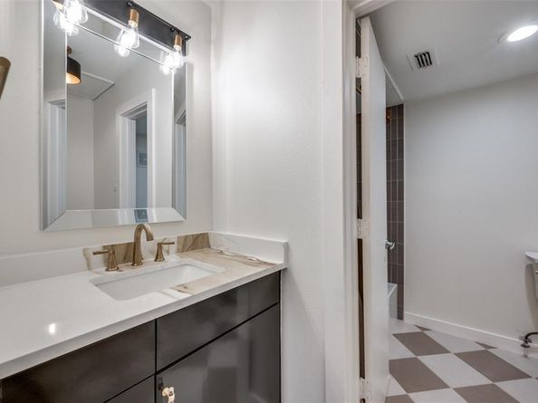 4616 W Lovers Lane  208, Dallas Texas 75209