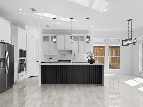 703  Buckalew Street , Dallas Texas 75208