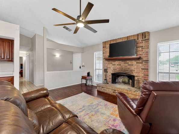 5209  Nocona Lane , Arlington Texas 76018