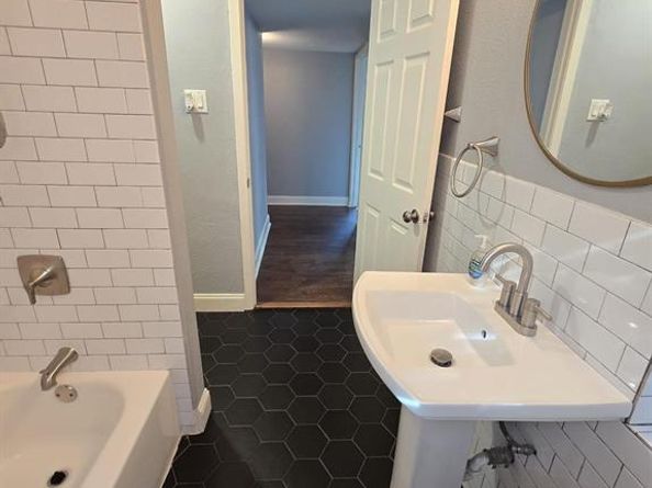 2130  Dunloe Avenue , Dallas Texas 75228