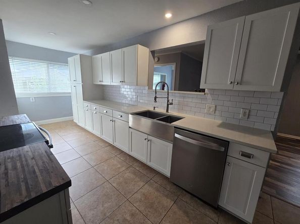2130  Dunloe Avenue , Dallas Texas 75228