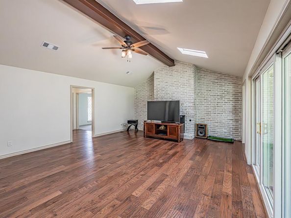 2415  Lakeview Circle , Arlington Texas 76013