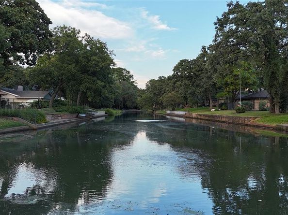 2415  Lakeview Circle , Arlington Texas 76013