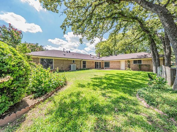 2415  Lakeview Circle , Arlington Texas 76013