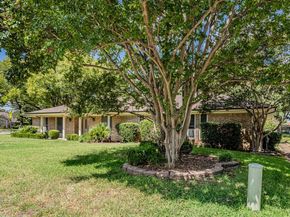 2415  Lakeview Circle , Arlington Texas 76013