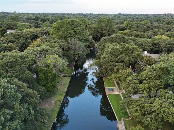 2415  Lakeview Circle , Arlington Texas 76013