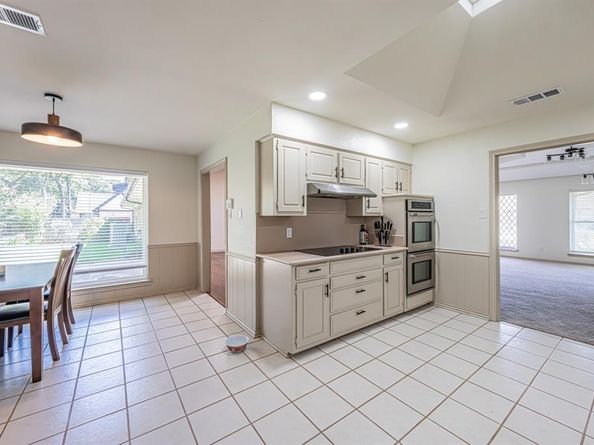 2415  Lakeview Circle , Arlington Texas 76013