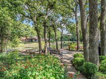 2415  Lakeview Circle 