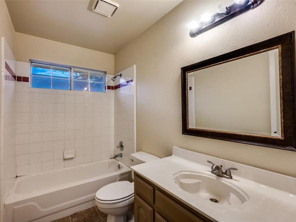3902  Amy Court , Arlington Texas 76016
