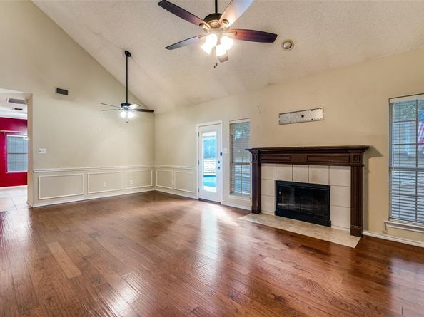 3902  Amy Court , Arlington Texas 76016