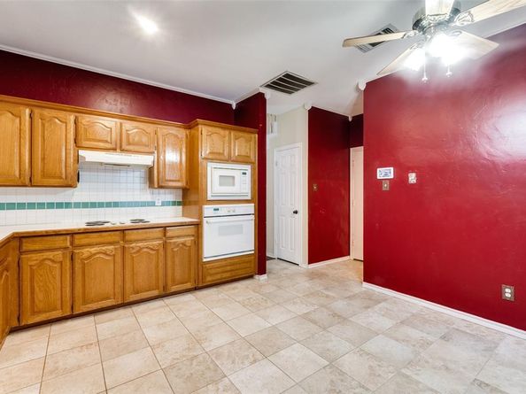3902  Amy Court , Arlington Texas 76016