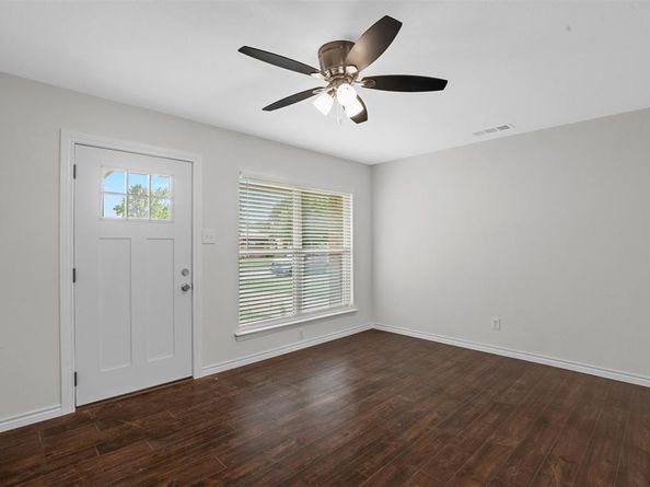 1201  Crockett Street , Garland Texas 75040