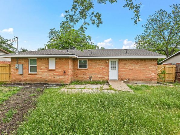 1201  Crockett Street , Garland Texas 75040
