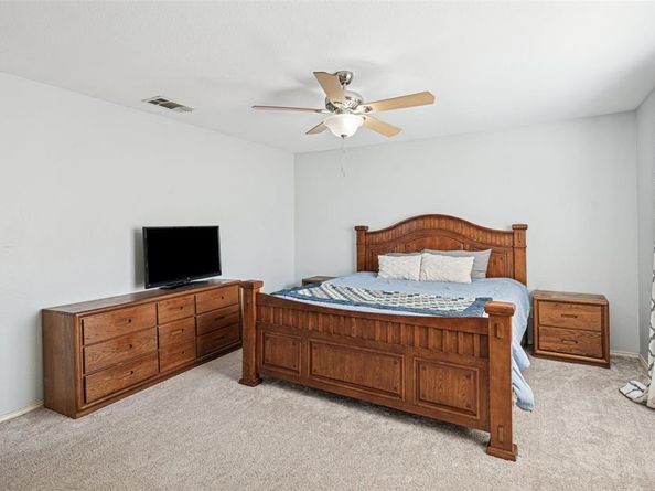 5000  Thorncliffe Drive , Arlington Texas 76016