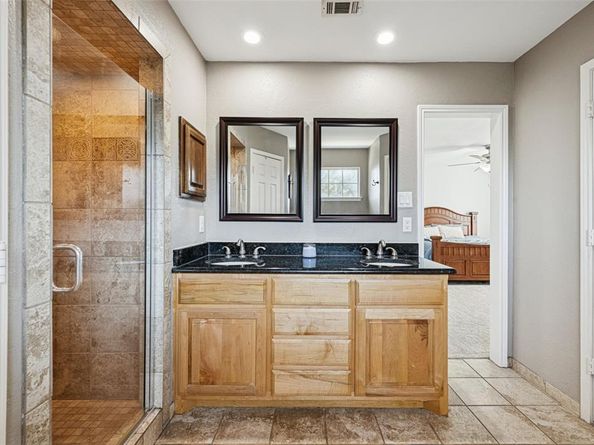 5000  Thorncliffe Drive , Arlington Texas 76016