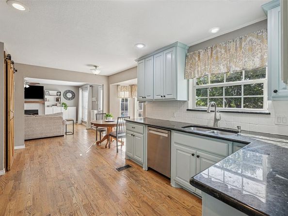 5000  Thorncliffe Drive , Arlington Texas 76016