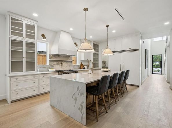 6244  Richmond Avenue , Dallas Texas 75214