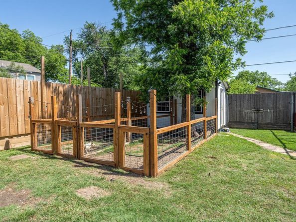 2706  Bomar Avenue , Fort Worth Texas 76103