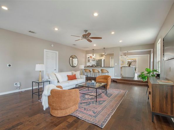 1519  Lansford Avenue , Dallas Texas 75224