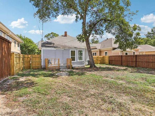 403 S Willomet Avenue , Dallas Texas 75208