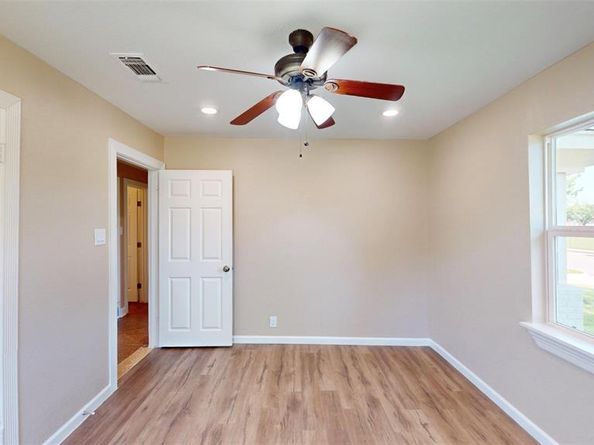 3201  Lakeland Street , Fort Worth Texas 76111