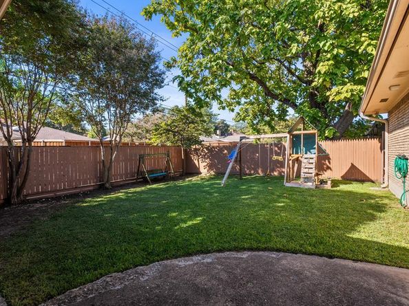 9552  Timberleaf Drive , Dallas Texas 75243