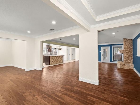 9552  Timberleaf Drive , Dallas Texas 75243