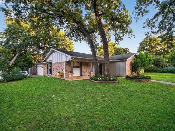 2501  Warren Lane , Fort Worth Texas 76112