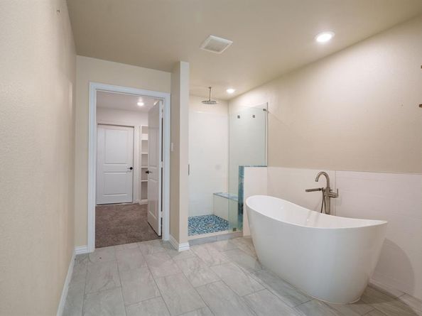 6012  Englishoak Drive , Arlington Texas 76016