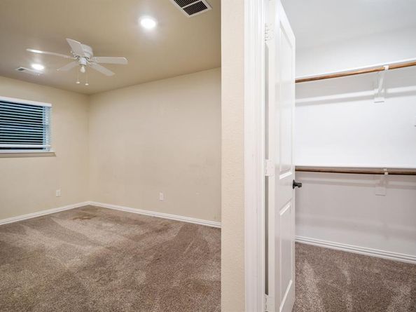 6012  Englishoak Drive , Arlington Texas 76016