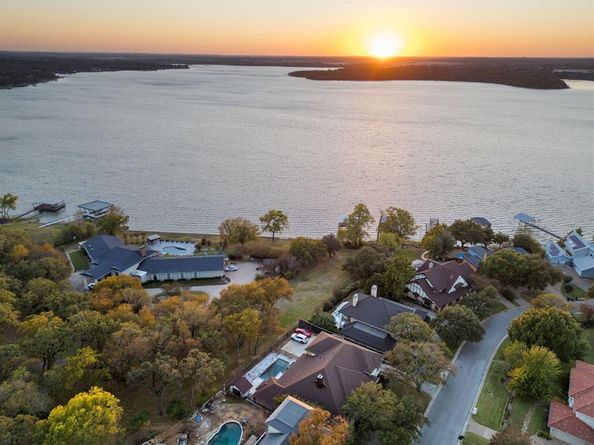 6012  Englishoak Drive , Arlington Texas 76016