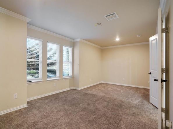 6012  Englishoak Drive , Arlington Texas 76016