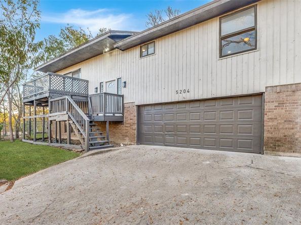 5204  Blue Valley Court , Fort Worth Texas 76112