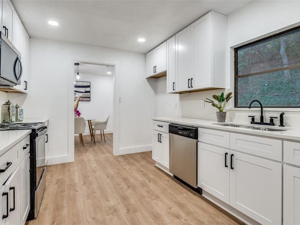 5204  Blue Valley Court , Fort Worth Texas 76112