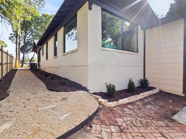 624 N Vernon Avenue , Dallas Texas 75208