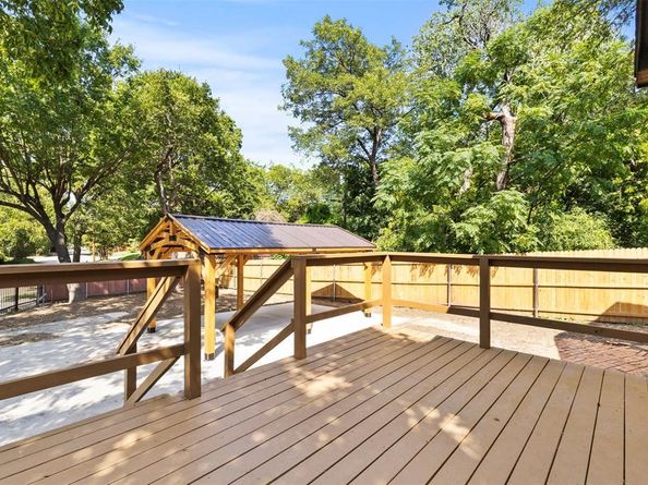 624 N Vernon Avenue , Dallas Texas 75208