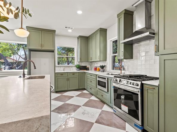 624 N Vernon Avenue , Dallas Texas 75208