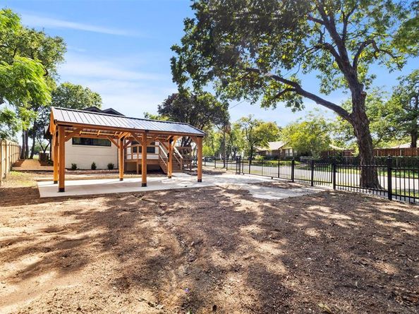 624 N Vernon Avenue , Dallas Texas 75208