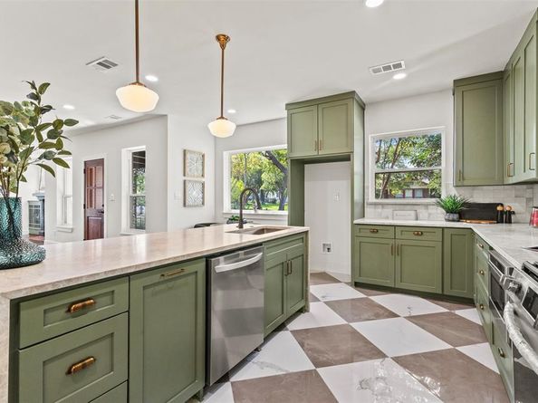 624 N Vernon Avenue , Dallas Texas 75208