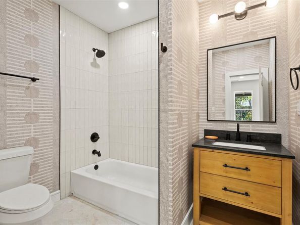 624 N Vernon Avenue , Dallas Texas 75208