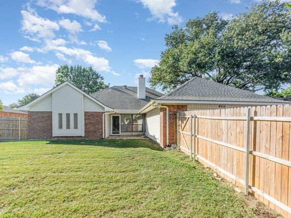 2015  Robin Hill Lane , Carrollton Texas 75007