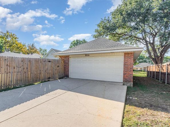 2015  Robin Hill Lane , Carrollton Texas 75007