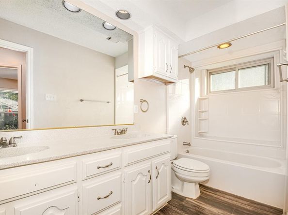 2015  Robin Hill Lane , Carrollton Texas 75007