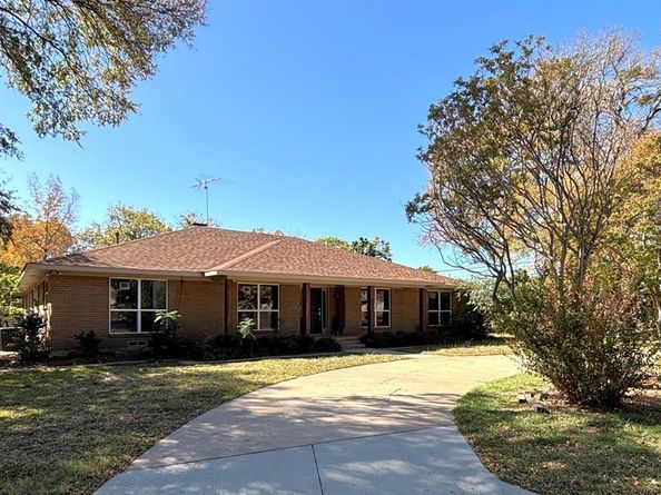 303  Whisenant Drive , Allen Texas 75013