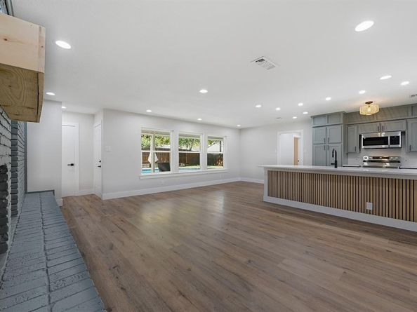 1145  Terrace Trail , Hurst Texas 76053