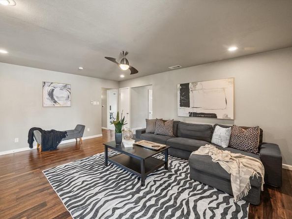 2346  Freeland Way , Dallas Texas 75228