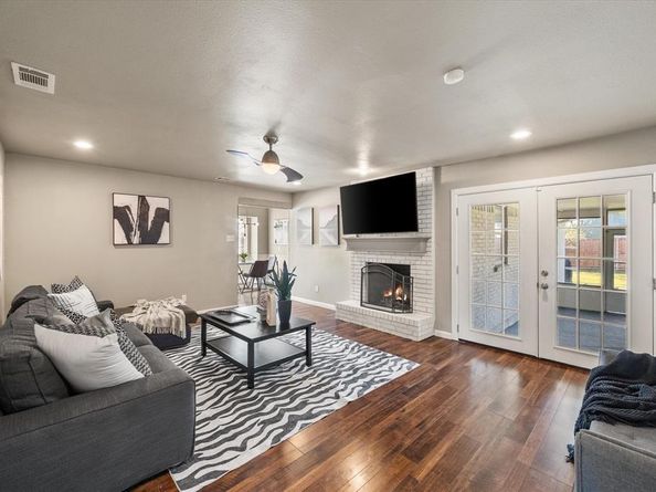 2346  Freeland Way , Dallas Texas 75228