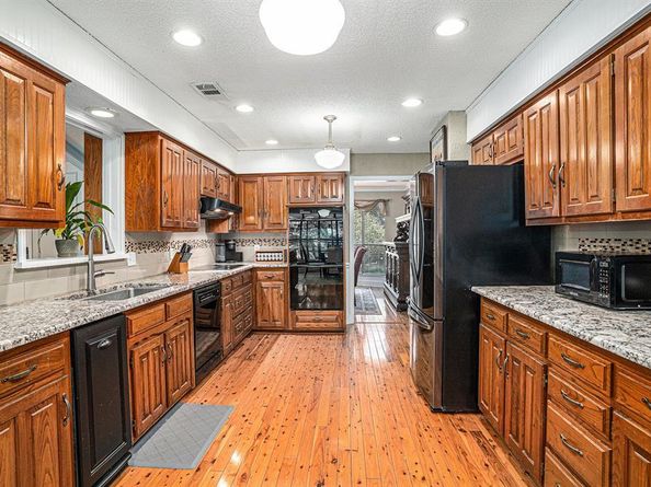2715  Lincoln Drive , Arlington Texas 76006