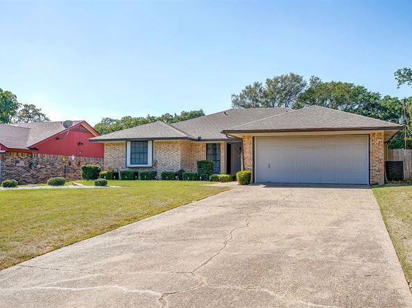 325  Shady Lane , Azle Texas 76020